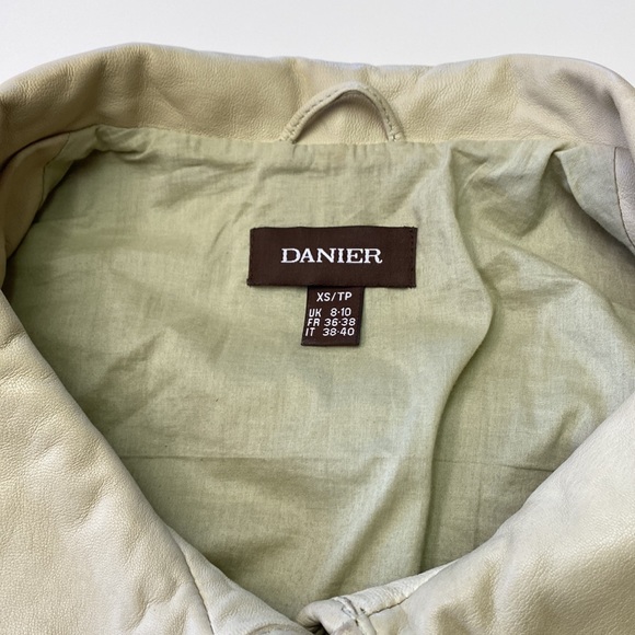 Vintage 90s Danier Leather Cream colour Jacket. - Picture 4 of 11